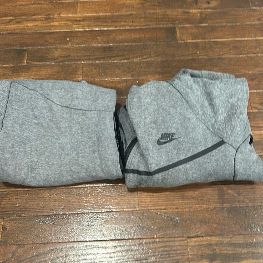 Men's Nike Tech 2-piece Zip up and Pants